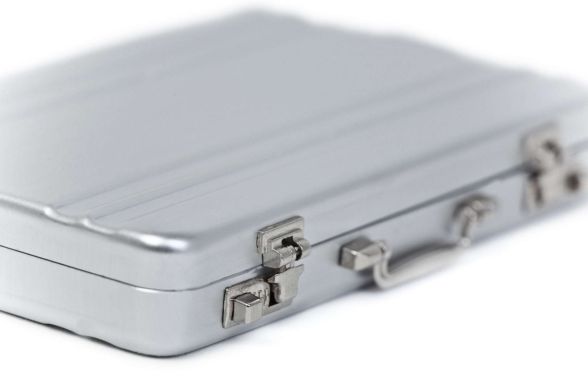 mini-aluminiowa walizka na wizytówki